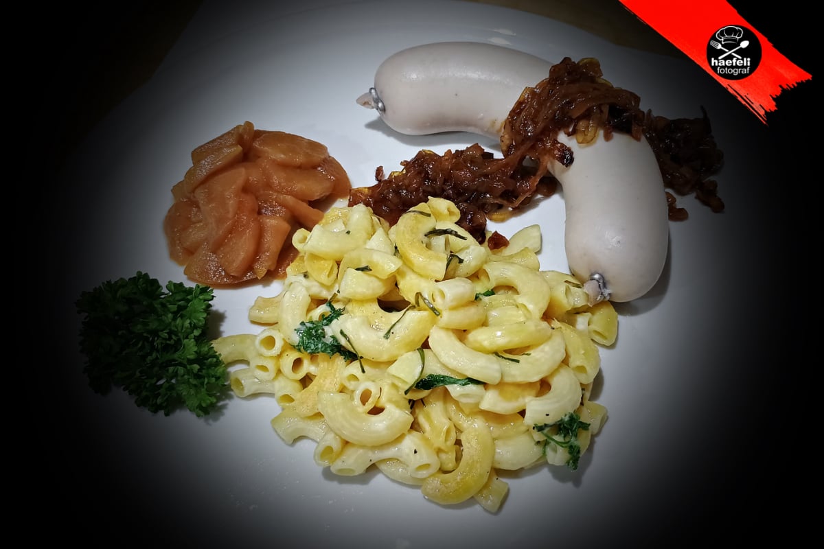 appenzeller siedwurst mit apfelmus und chäshörnli, igp, aop, fotohaefeli