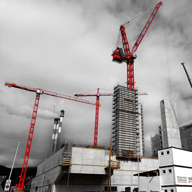 baustelle kebag zuchwil mit wilbert kran, crane, grue, obendreher, baustelle, chantier, construction site, fotohaefeli