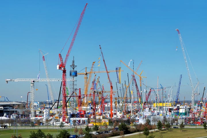 kranmontage, potain, liebherr, stirnimann, fotohaefeli, kaufmann turmkrane, wolffkran, bauma, münchen, munich, fair, grue, crane