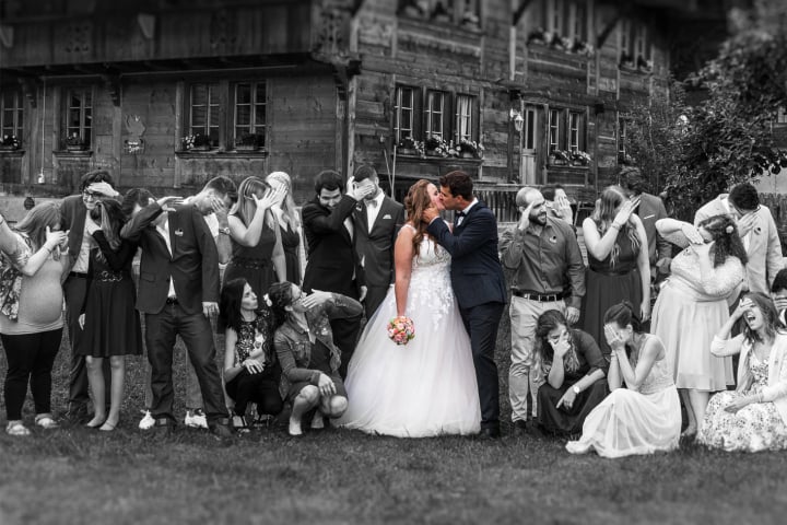 Hochzeitsgesellschaft, joke, lustigesbild, witzigesbild, paar, paarshoting, pair, fotohaefeli, outdoorshooting, wedding, Hochzeit