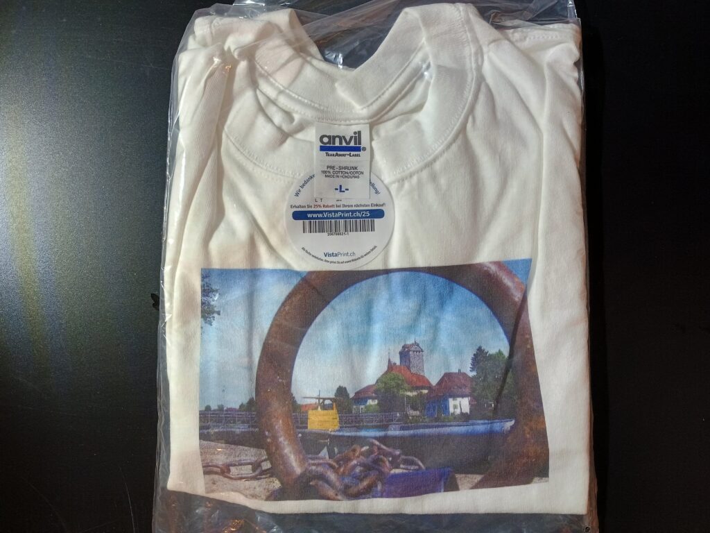 schloss aarwangen von fotohaefeli fotografiert und als sujet auf ein weisses anvil tshirt gedruckt