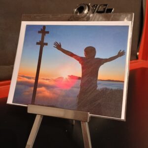 Hoffnung mit Blick in den Himmel, sonnenuntergang auf dem Roggen über Oensingen.