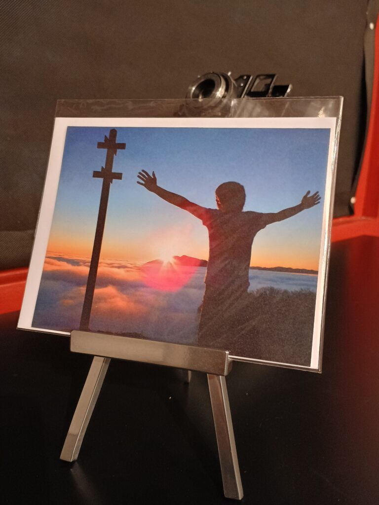 Hoffnung mit Blick in den Himmel, sonnenuntergang auf dem Roggen über Oensingen.
