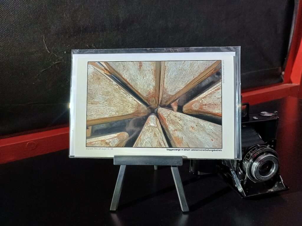 Detail einer baumaschine am clean up day