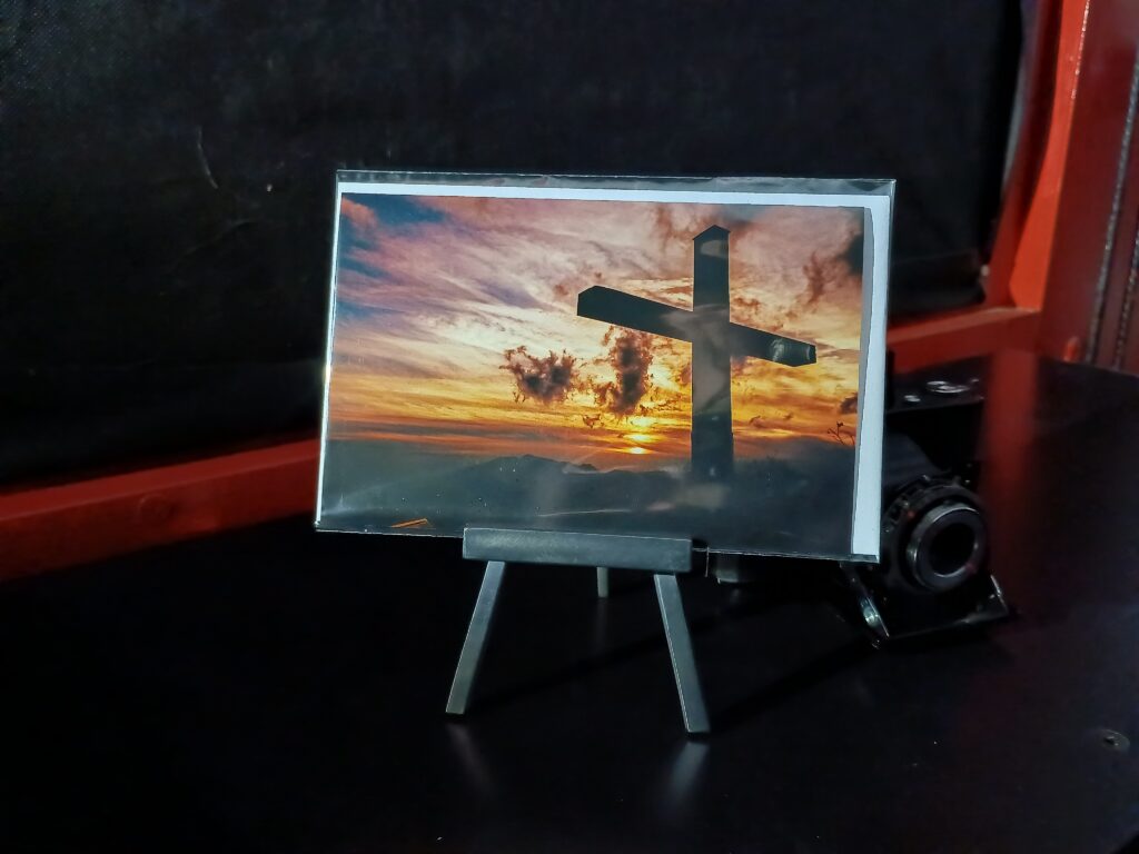 symbolisches kreuz für kondolenz, trauerfall, begräbnis, tod
